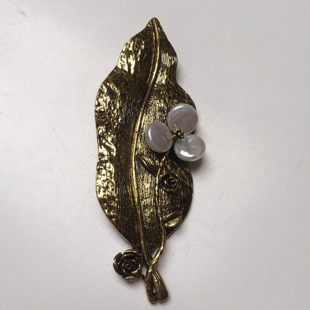 Metal Plant Leaf Brooch with Pearl Flower
